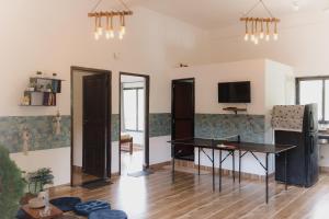 TV a/nebo společenská místnost v ubytování Askava Homestays