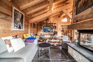 Khu vực ghế ngồi tại Chalet Heavenly, Montriond - by EMERALD STAY +36 ảnh
