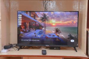 Μια τηλεόραση ή/και κέντρο ψυχαγωγίας στο Aggie's BnB