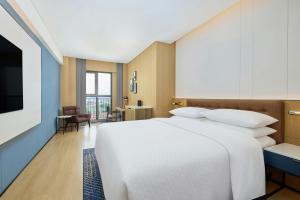 Postel nebo postele na pokoji v ubytování Four Points by Sheraton Kunshan + 27 fotografií