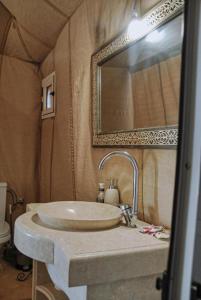 Koupelna v ubytování Merzouga Starluxe Camp + 113 fotografií