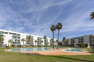 Bazén v ubytování AlmeriaSuite Palm Beach II nebo v jeho okolí