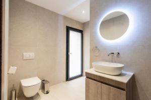 Phòng tắm tại Koasis Boutique Apartments +98 ảnh