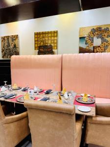 Гостиная зона в Golden Tulip Hotel- Evergreen Port Harcourt