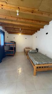 Postel nebo postele na pokoji v ubytování SafeZone DahabCamp