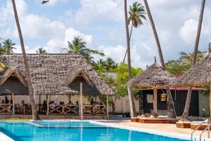 Hồ bơi trong/gần Coconut Breeze Apartments