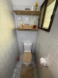 Koupelna v ubytování Self-Contained Unit in East Legon, Greater Accra + 14 fotografií