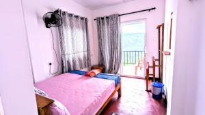 Ένα ή περισσότερα κρεβάτια σε δωμάτιο στο Nature Dream Homestay and Restaurent