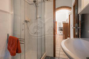 Koupelna v ubytování Casa Pavel a Colle di Lido - Goelba
