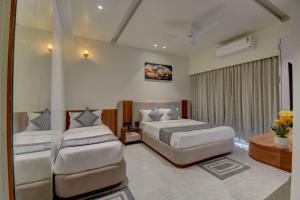 Postel nebo postele na pokoji v ubytování Hotel Stay Divine, Shirdi + 43 fotografií