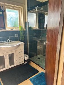 Koupelna v ubytování Naracoorte Central Accommodation