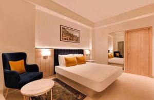 Ένα ή περισσότερα κρεβάτια σε δωμάτιο στο Hotel Rosewood-Near Delhi Airport & Free Airport Drop +53 φωτογραφίες