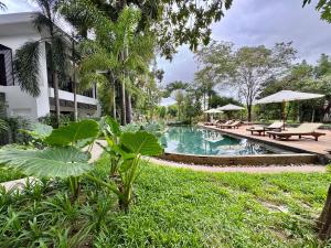 صورة لـ The Forest في سيام ريب