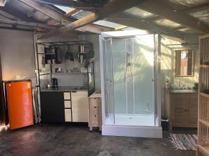 Η κουζίνα ή μικρή κουζίνα στο River meets the Sea