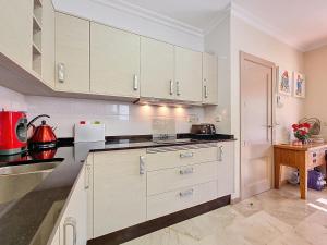 Η κουζίνα ή μικρή κουζίνα στο La Manga Club - Las Atalayas ll Villa 5910