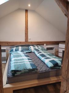 Postel nebo postele na pokoji v ubytování Ferienwohnung Lindenblüte