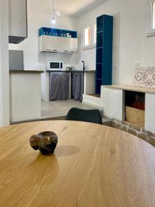 Η κουζίνα ή μικρή κουζίνα στο Thilimba Holiday Home +2 φωτογραφίες