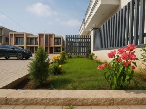 Κήπος έξω από το STAY ROTAL VILLA BNB 1st F