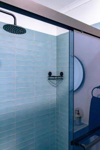 Ένα μπάνιο στο S Haven Luxury Self Catering Apartment