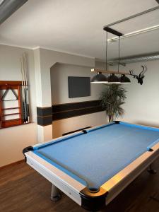 a pool table in a room with a tv at Jugendgästehaus Laubach in Laubach