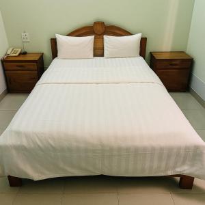 Postel nebo postele na pokoji v ubytování Ngọc Song Hotel Phan Thiết