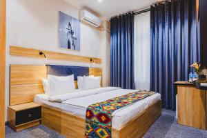 Ένα ή περισσότερα κρεβάτια σε δωμάτιο στο Art City Hotel