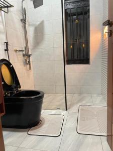 Ένα μπάνιο στο Travelton Homes +12 φωτογραφίες