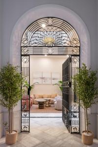 an archway in a living room with a couch at Casa 1872, by Homing U in Seville