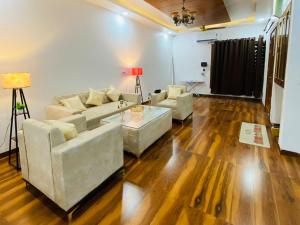 Μια τηλεόραση ή/και κέντρο ψυχαγωγίας στο Luxury Stay Royal Villa Aerocity mohali