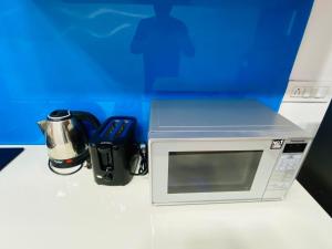 Η κουζίνα ή μικρή κουζίνα στο Luxury Stay Royal Villa Aerocity mohali