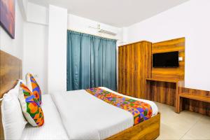 Ένα ή περισσότερα κρεβάτια σε δωμάτιο στο FabHotel Wellax 24 Service Apartments +27 φωτογραφίες