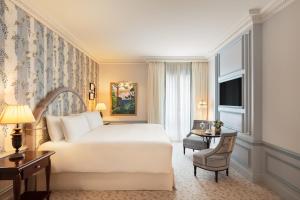 a bedroom with a bed and a desk and a chair at Hôtel Métropole Monte-Carlo - Spa Guerlain in Monte Carlo