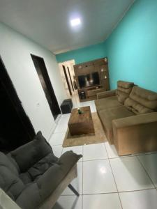 a living room with a couch and a table at Alugo casa festival de inverno in Garanhuns