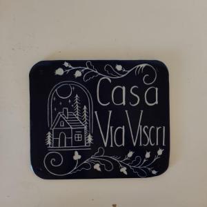 a black sign with a csa viva sign at Casa Via Viscri in Buneşti
