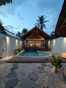 Bazén v ubytování Family Ties The Nest, Your Luxurious Gili Hideaway nebo v jeho okolí