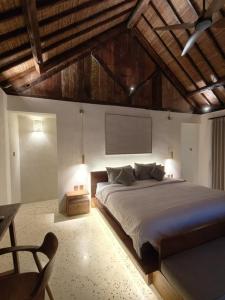 Postel nebo postele na pokoji v ubytování Family Ties The Nest, Your Luxurious Gili Hideaway