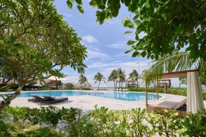 Bazén v ubytování Palace Long Hai Resort nebo v jeho okolí