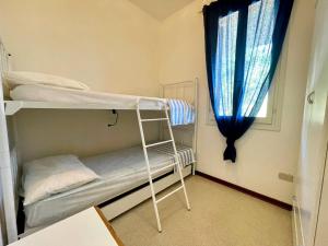 Postel nebo postele na pokoji v ubytování Terraced house with pool and garden + 14 fotografií