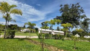 Κήπος έξω από το L'camp and cafe' Kohchang