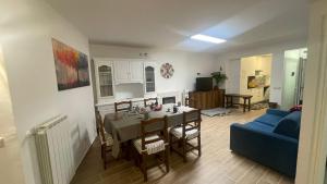 Khu vực ghế ngồi tại Benvenuti a Casa +21 ảnh