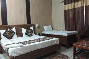 Postel nebo postele na pokoji v ubytování FabHotel Crown Inn + 18 fotografií