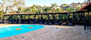 Swimmingpoolen hos eller tæt på Chakas Rock Chalet 23