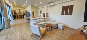 Kuchyň nebo kuchyňský kout v ubytování Okian Villa - Mountain View and Privacy -