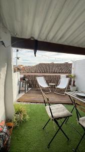 a patio with chairs and a deck with a view at El Rincón Azul in Jalance