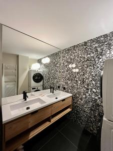 Koupelna v ubytování Chalet Sequoia, pour 14, familial, cozy, tout confort + 40 fotografií