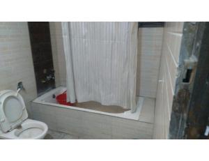 Ένα μπάνιο στο Maharaja Palace,Agra