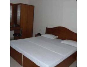 Ένα ή περισσότερα κρεβάτια σε δωμάτιο στο Maharaja Palace,Agra