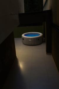 a room with a large tub in the middle of a floor at Lourenço House in Barueri