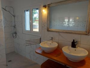 Ένα μπάνιο στο House Piloda +7 φωτογραφίες