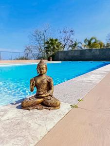 Бассейн в Fabron studio et Résidence de Luxe avec Piscine или поблизости